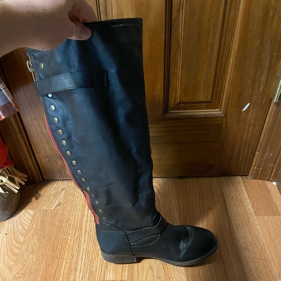 Black Boots. Size 9. Posterior Red with cute design. - Picture 2 of 6